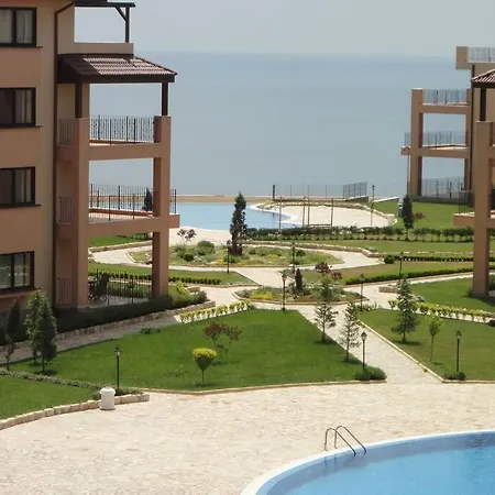 Bulgarian Apartment Sleeps 1 - 5 *