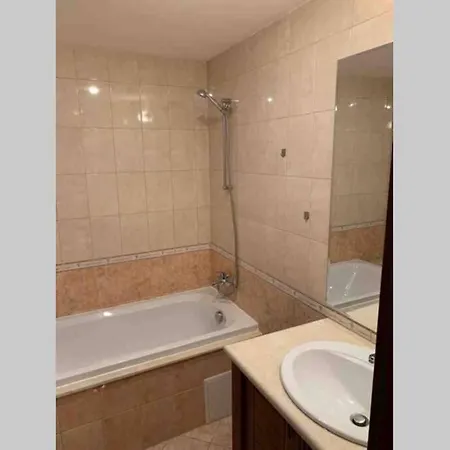 Bulgarian Apartment Sleeps 1 - 5 *